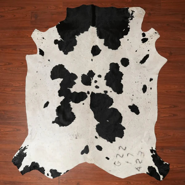 A Grade Cow Hide 267 (Black/White) (L)